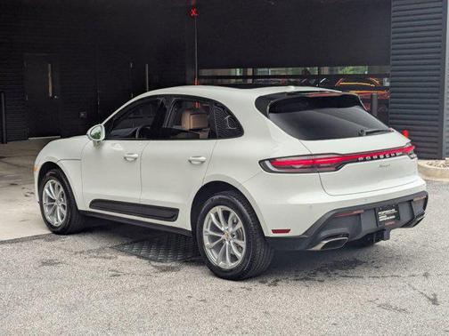 2025 Porsche Macan Base