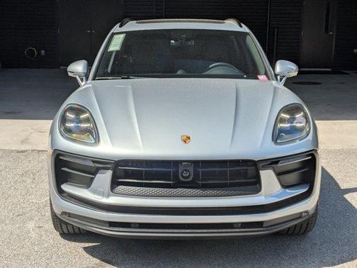 Dolomite Silver Metallic 2026 Porsche Macan Macan