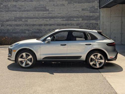 Dolomite Silver Metallic 2026 Porsche Macan Macan