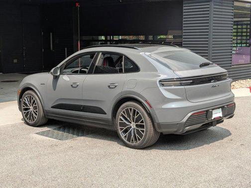 2025 Porsche Macan 4