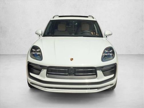 Carrara White Metallic 2026 Porsche Macan Macan