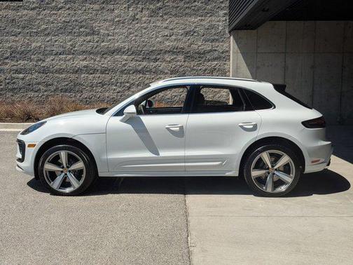 Carrara White Metallic 2026 Porsche Macan Macan