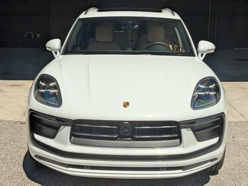 Carrara White Metallic 2026 Porsche Macan Macan