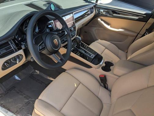 Carrara White Metallic 2026 Porsche Macan Macan