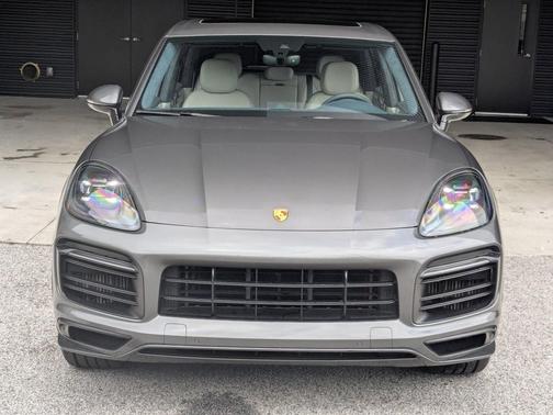 Quartzite Grey Metallic 2023 Porsche Cayenne GTS