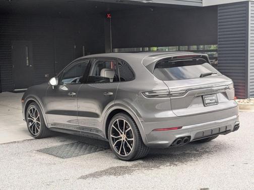 Quartzite Grey Metallic 2023 Porsche Cayenne GTS