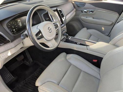 2022 Volvo XC90 T6 Inscription