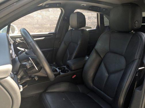 2022 Porsche Macan Base