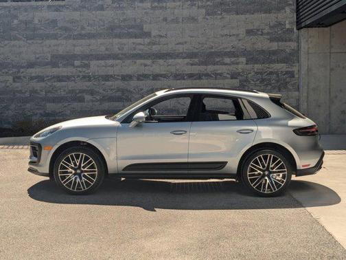2022 Porsche Macan Base