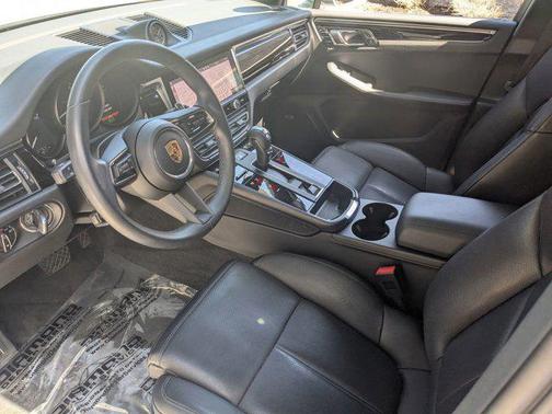 2022 Porsche Macan Base