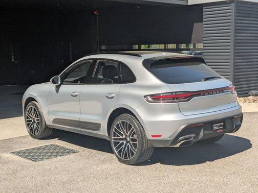 2022 Porsche Macan Base
