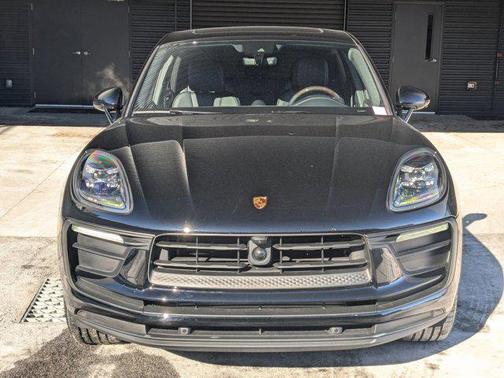 2025 Porsche Macan Base