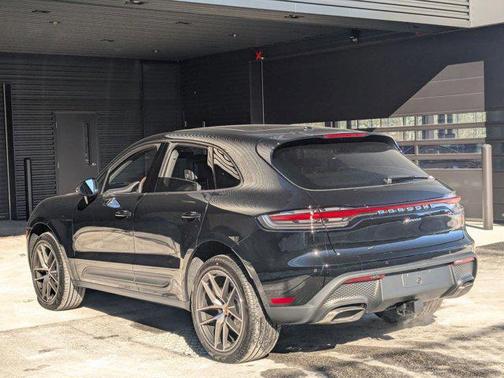 2025 Porsche Macan Base