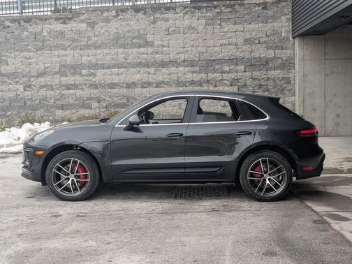 Volcano Grey Metallic 2026 Porsche Macan Macan