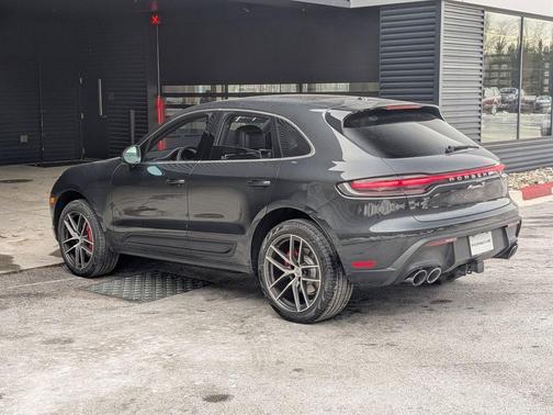 Volcano Grey Metallic 2026 Porsche Macan Macan