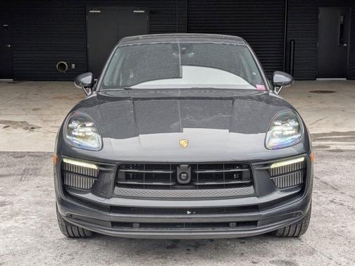 Volcano Grey Metallic 2026 Porsche Macan Macan