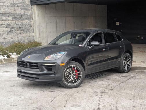 Volcano Grey Metallic 2026 Porsche Macan Macan