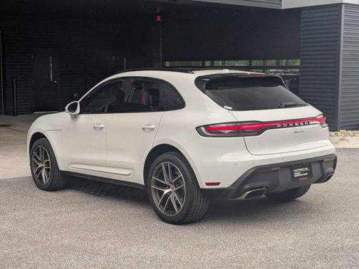 2022 Porsche Macan Base