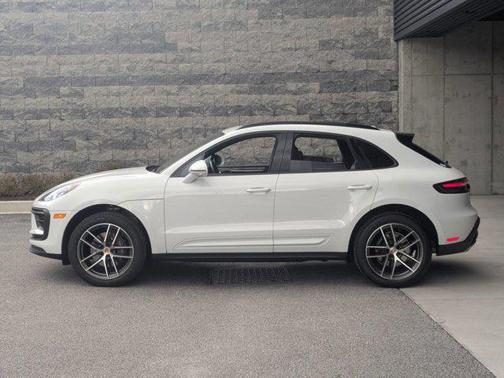 2022 Porsche Macan Base