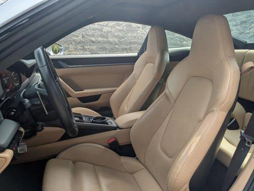 2022 Porsche 911 Carrera