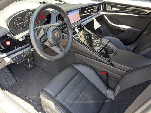 Jet Black Metallic 2026 Porsche Panamera 4
