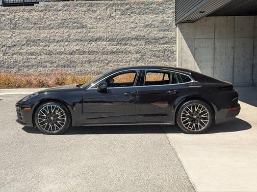 Jet Black Metallic 2026 Porsche Panamera 4