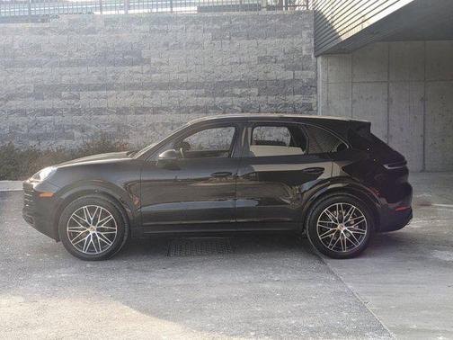 2025 Porsche Cayenne AWD