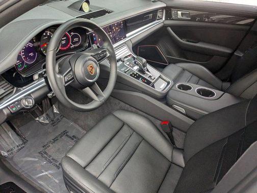 2022 Porsche Panamera 4 Platinum Edition