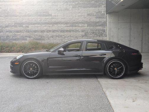 2022 Porsche Panamera 4 Platinum Edition