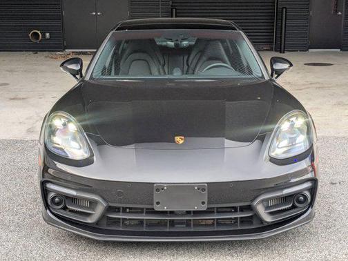 2022 Porsche Panamera 4 Platinum Edition