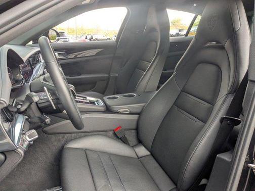 2022 Porsche Panamera 4 Platinum Edition