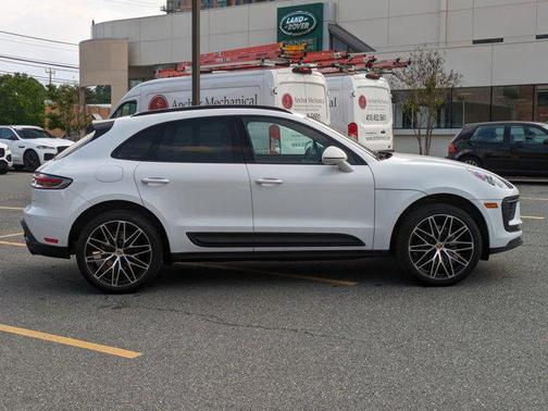 2024 Porsche Macan Base