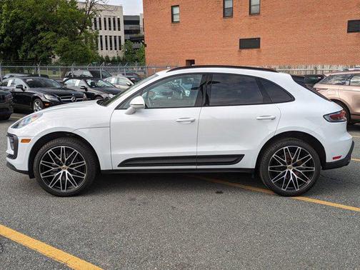 2024 Porsche Macan Base