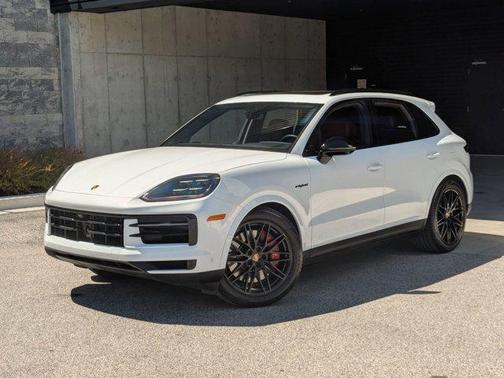 Carrara White Metallic 2026 Porsche Cayenne Cayenne S E-Hybrid