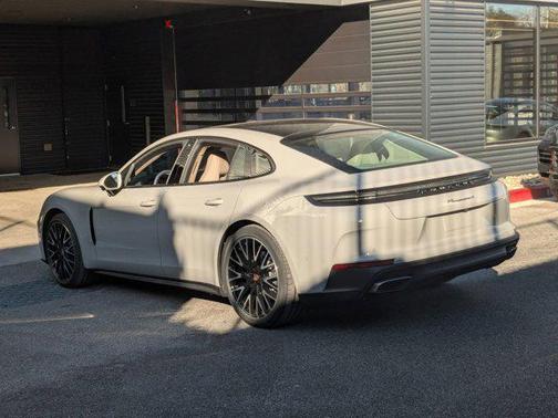 2026 Porsche Panamera 4