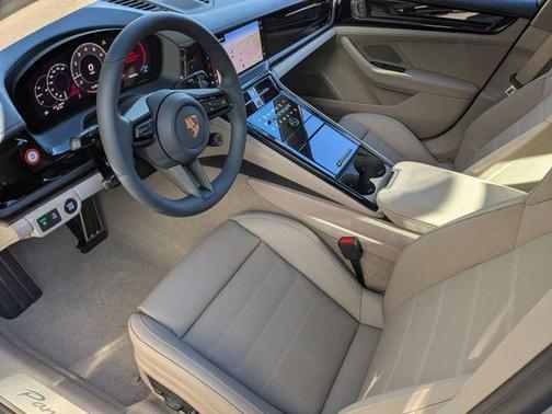 2026 Porsche Panamera 4