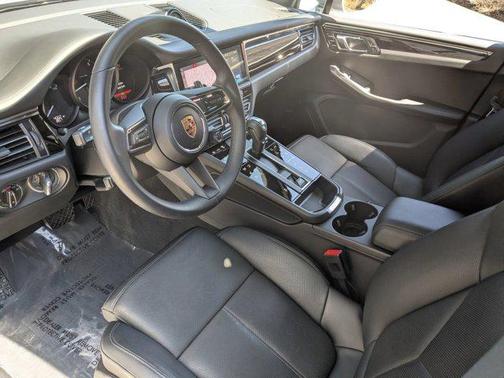 Dolomite Silver Metallic 2026 Porsche Macan Macan