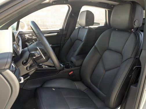 Dolomite Silver Metallic 2026 Porsche Macan Macan