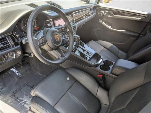 Dolomite Silver Metallic 2026 Porsche Macan Macan