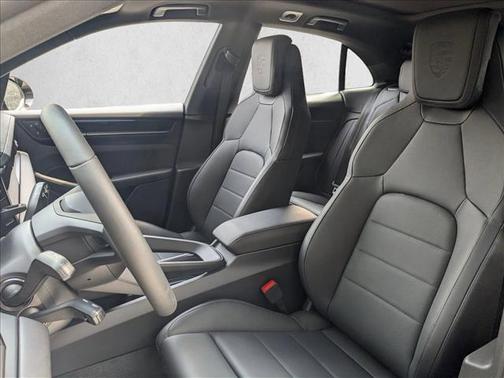 Jet Black Metallic 2025 Porsche Macan Macan Electric 4