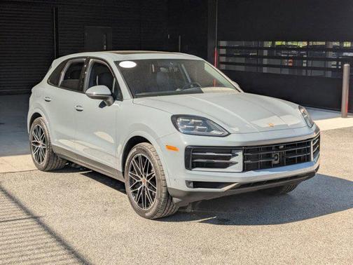 Arctic Grey 2025 Porsche Cayenne Cayenne