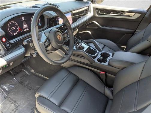 Arctic Grey 2025 Porsche Cayenne Cayenne
