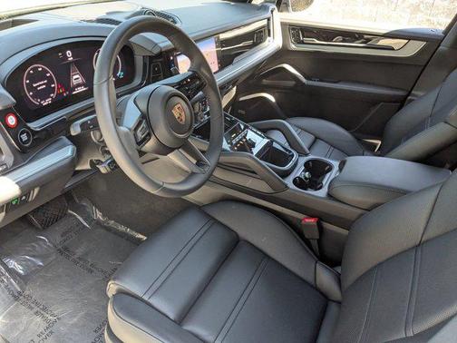Arctic Grey 2025 Porsche Cayenne Cayenne