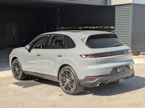 Arctic Grey 2025 Porsche Cayenne Cayenne