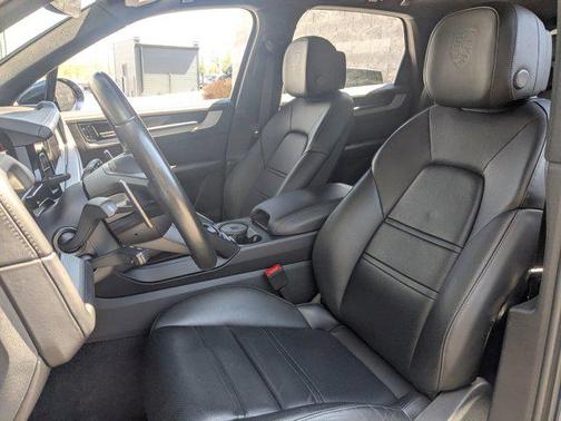 Algarve Blue Metallic 2024 Porsche Cayenne S