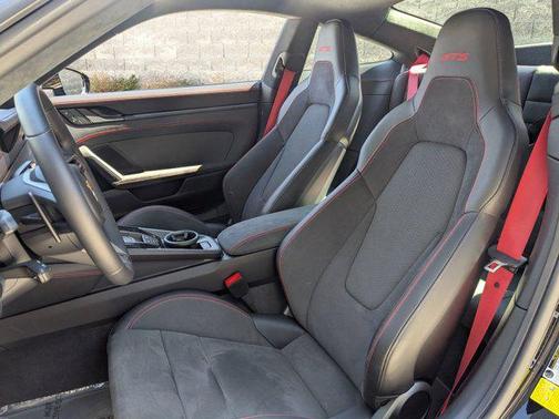 2026 Porsche 911 Carrera 4 GTS