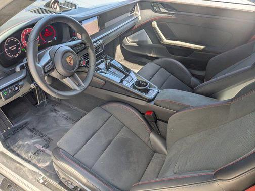 2026 Porsche 911 Carrera 4 GTS