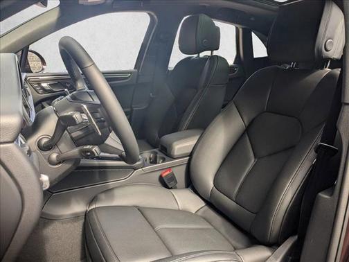 Copper Ruby Metallic 2026 Porsche Macan Macan