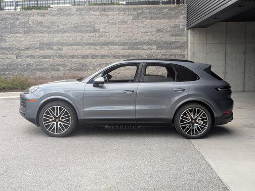 Vanadium Grey Metallic 2026 Porsche Cayenne Cayenne