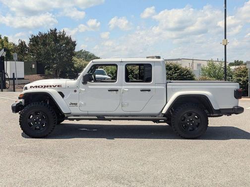 Bright White Clearcoat 2022 Jeep Gladiator Mojave 4x4
